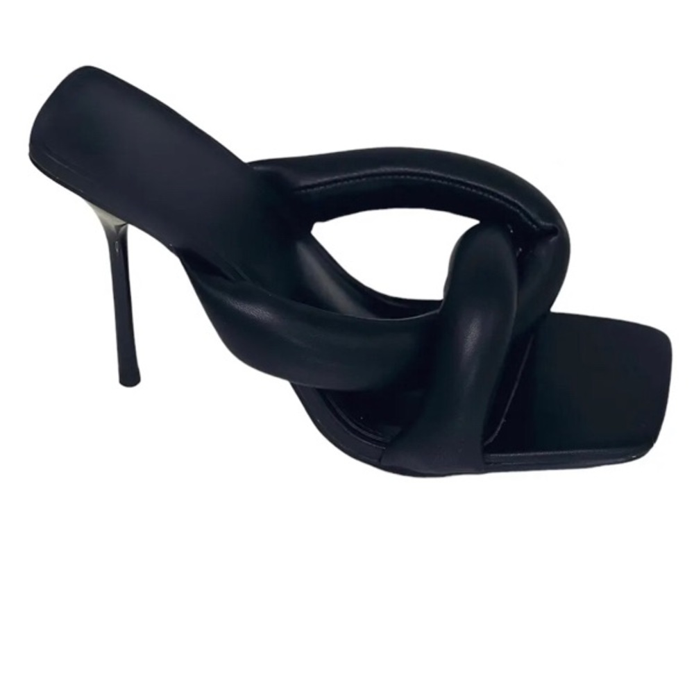 NEW WITH BOX Black Twisty 😀 Heels, size 11